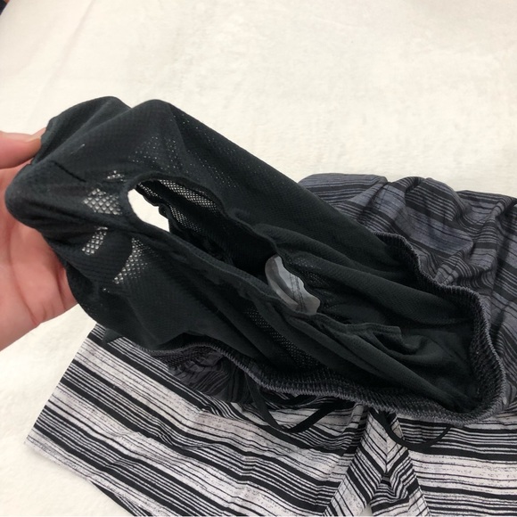 Nike Athletic Black & White Striped Swim Trunks Mesh Lined Board Shorts Mens XXL - Picture 5 of 7